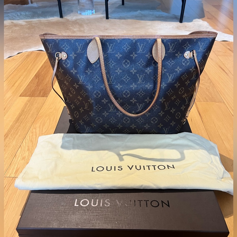 AUTHENTIC Louis Vuitton Neverfull.